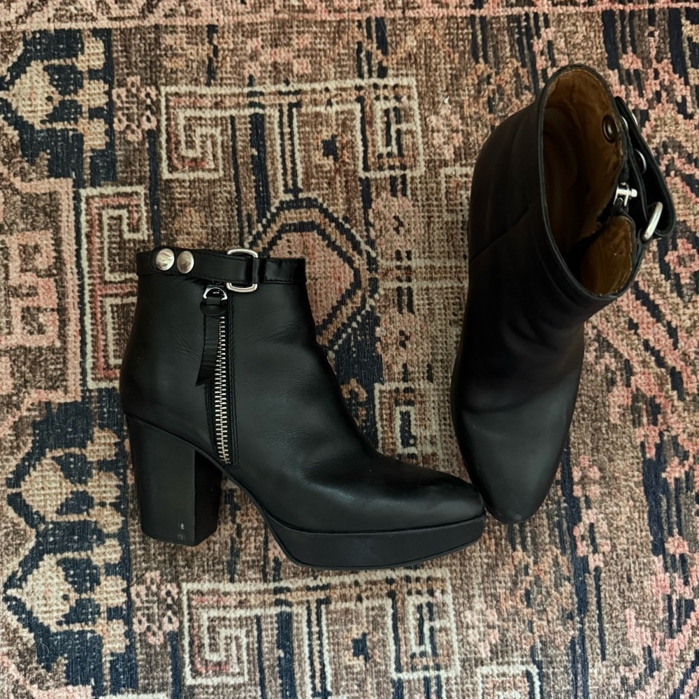Acne Studios Orbit Black Leather Heeled Ankle Boots EU 40 / US 10 - Picture 2 of 7